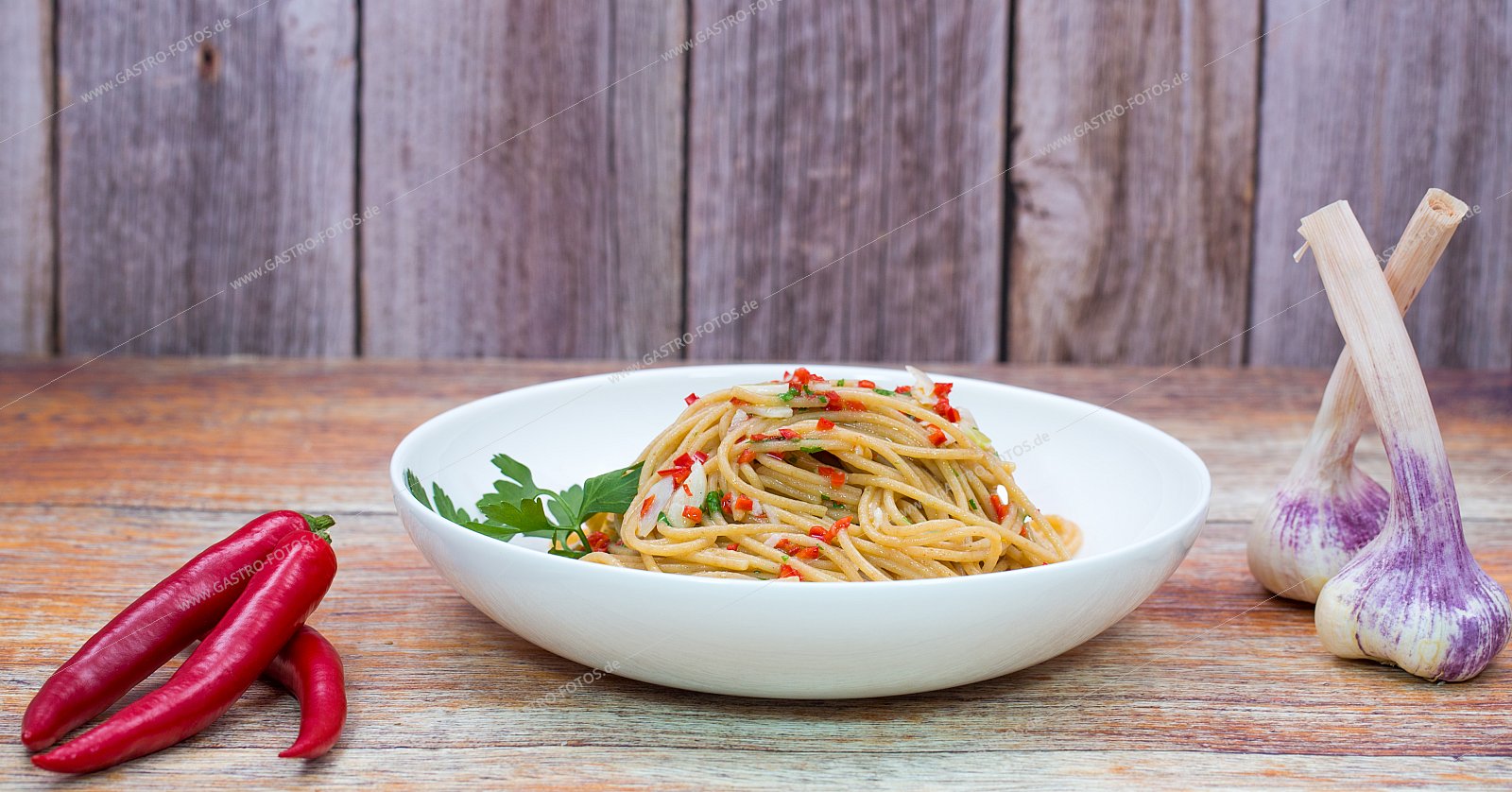 Spaghetti aglio olio e peperocino - Nudelgerichte mit Sauce