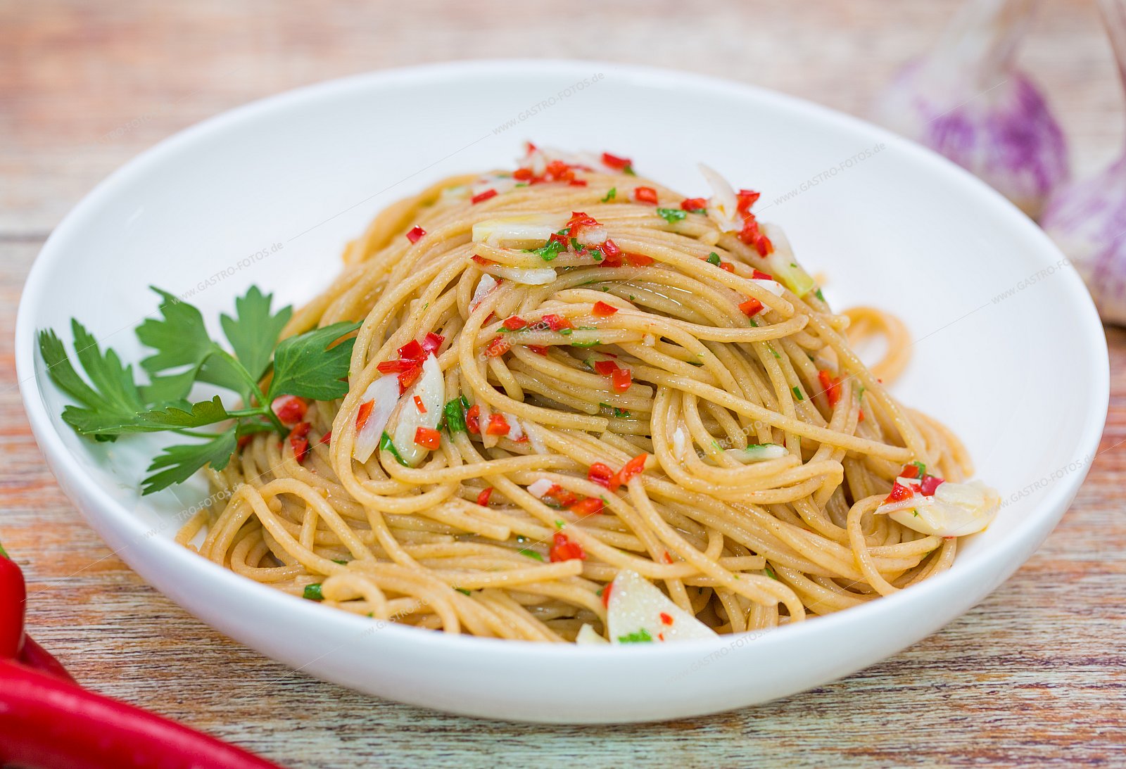 Spaghetti aglio olio e peperocino - Nudelgerichte mit Sauce